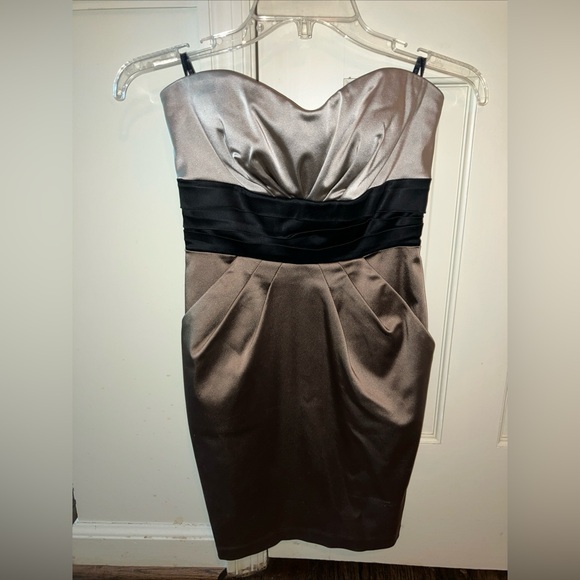 Perfect Condition- Bebe Satin Strapless Ruched Dress w/ Pockets- Gold- XS - Picture 2 of 5